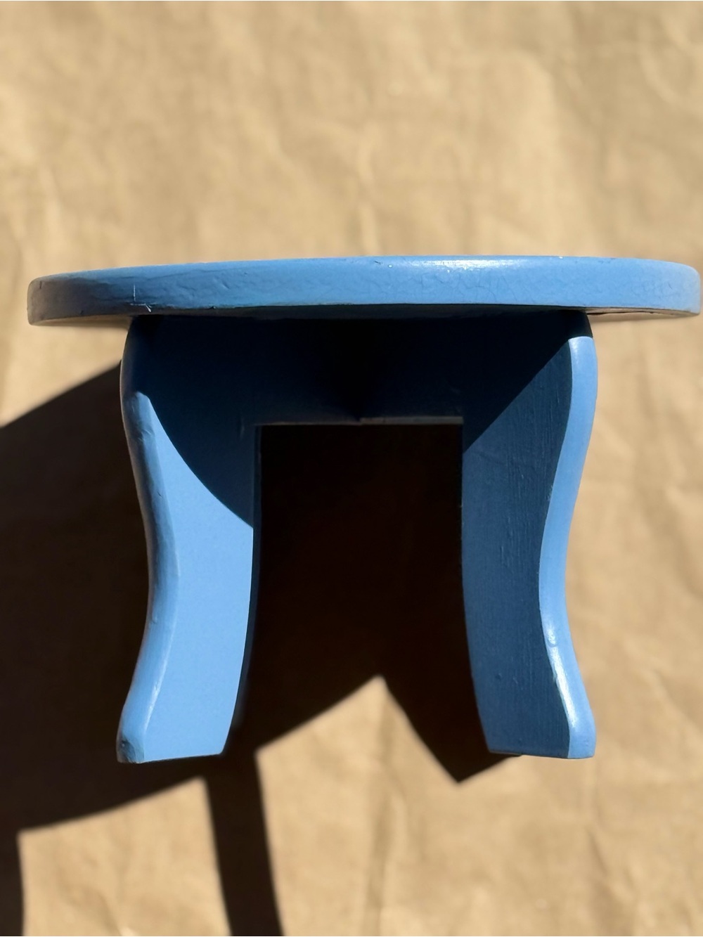 Kid’s Mini Frog Stool - Picture 2 of 3